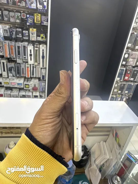 iPhone XR 64G  مستعمل بطارية ‎%‎83 مش مفتوح ولا مصلح بحالة الوكاله مكفول اسبوعين ترجيع اذا في مشكله