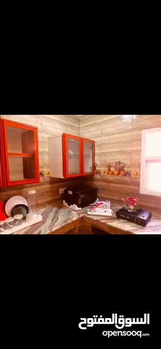 للإيجار اليومي نظيفه جداvipغرفه صاله بطبخ حمام  ستورين2 اضافه الى مفارش