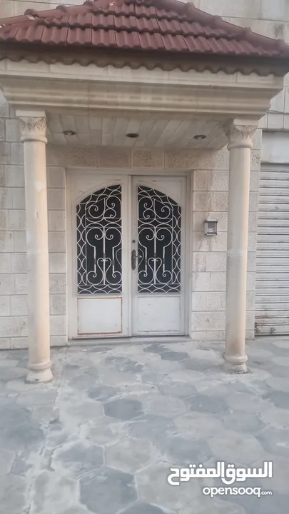 فرصة استثمار اكثر من رائعة سعر لقطة  في جبل عمان عمارة سكنية بدخل اكثر من 10% سنوي