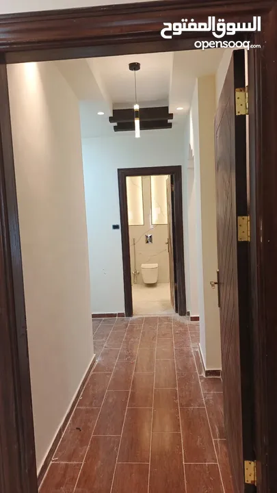 شقة مساحة 220م مميزة جداً للبيع طابقية كل طابق شقة / اسكان المهندسين مقابل منطقة حي الصحابة