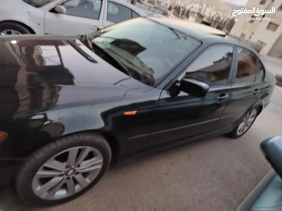 للبيع Bmw e46 2004  لون اخضر زيتي بجننن مع فتحة  دهان جديد السيارة كرتونة