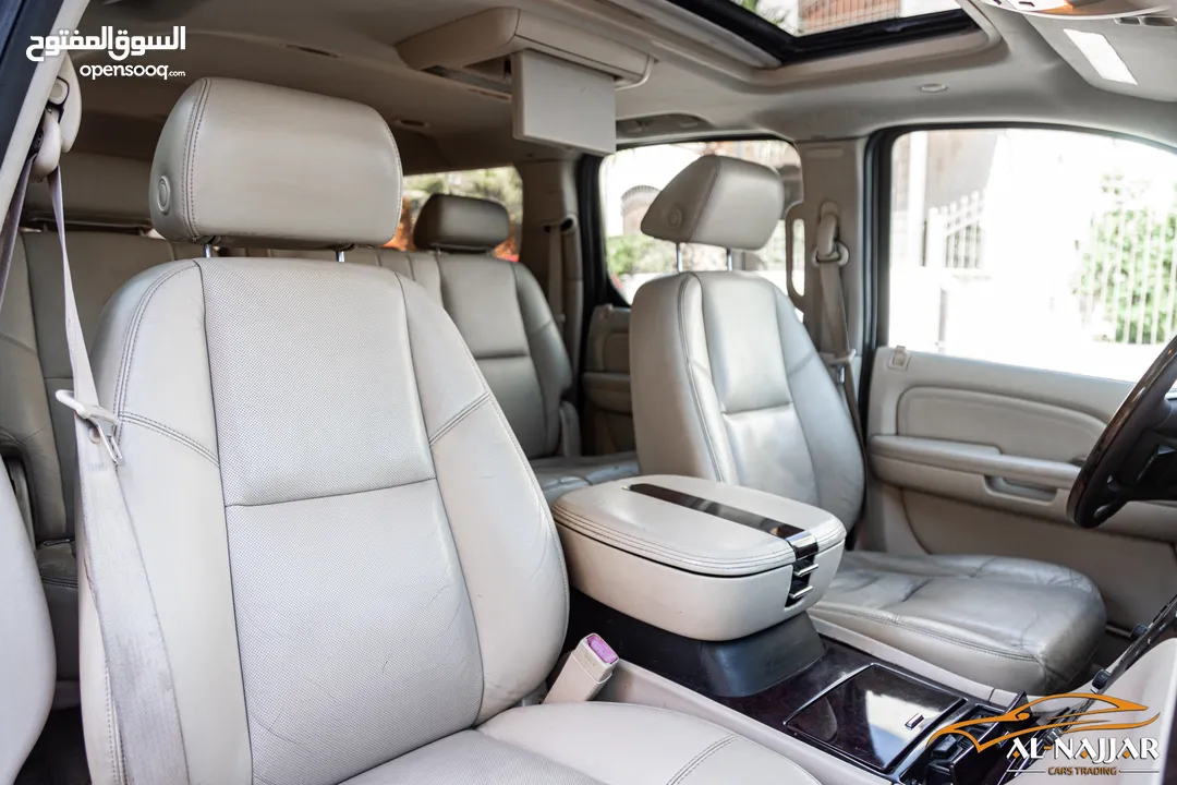 Cadillac Escalade 2008   السيارة مميزة جدا و قطعت مسافة 179,000 كيلو متر فقط