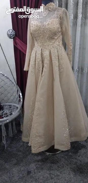 فساتين طويله