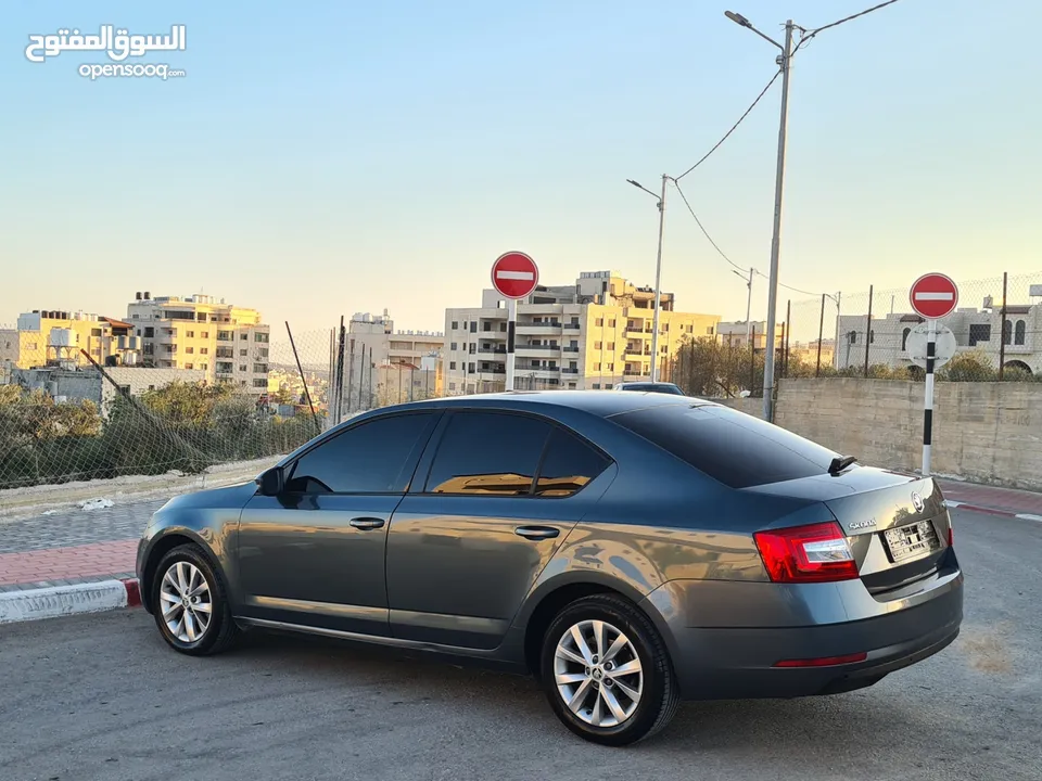 سكودا أوكتافيا موديل 2019 ديزل بقوة 2000 / جير أوتوماتيك  يد أولى 01 / عداد قليل حقيقي