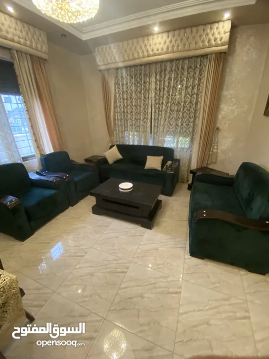 طقم كنب بحالة ممتازة