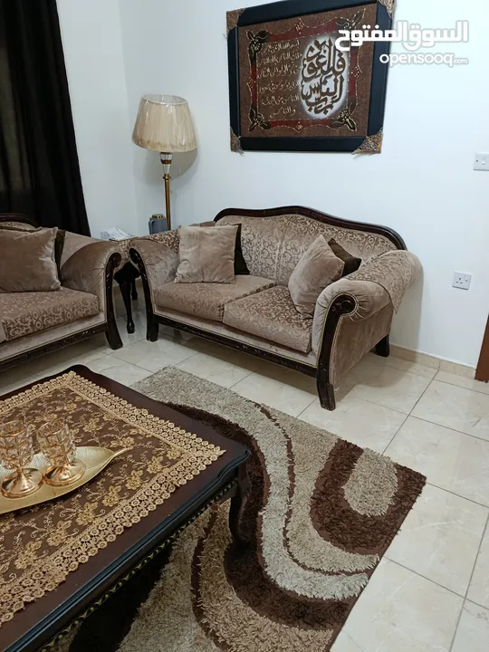 غرفه ضيوف جديده بحالة الوكاله و مميزه ...  لون رائع و خشب ثقيل  .... بسعر لقطه