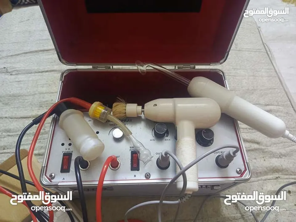 جهاز تنظيف بشرة هيدرافيشال 6 * 1 مستعمل شيء بسيط جدا بحال الوكالة مع جميع قطعه ومعظم قطعه لم تستخدم