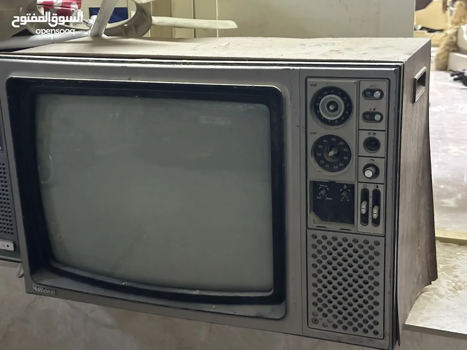 تلفزيون قديم على المنظور