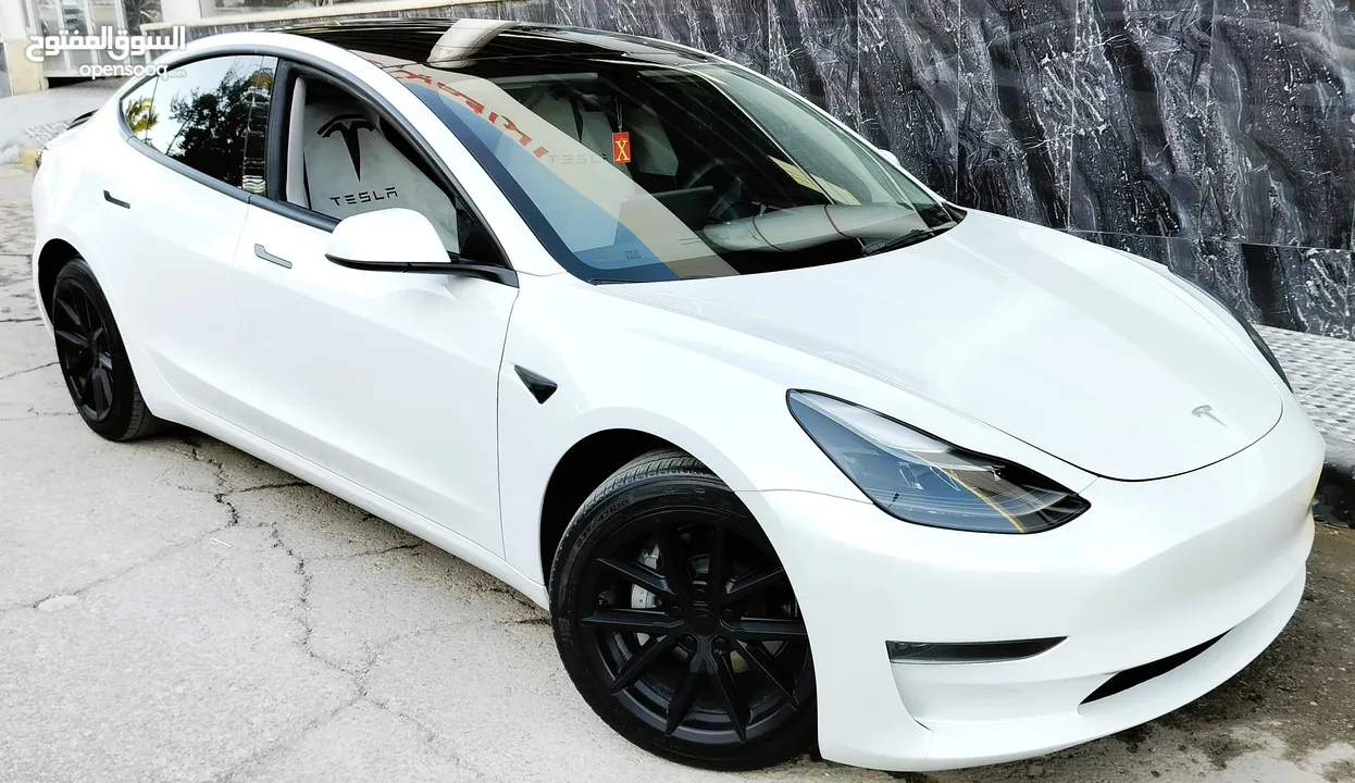 تيسلا 2022 model 3 بحالة الوكالة فحص كامل اوتوسكور +B لون مميز في الحرة للبيع بسعر لقطة ومحرووووق