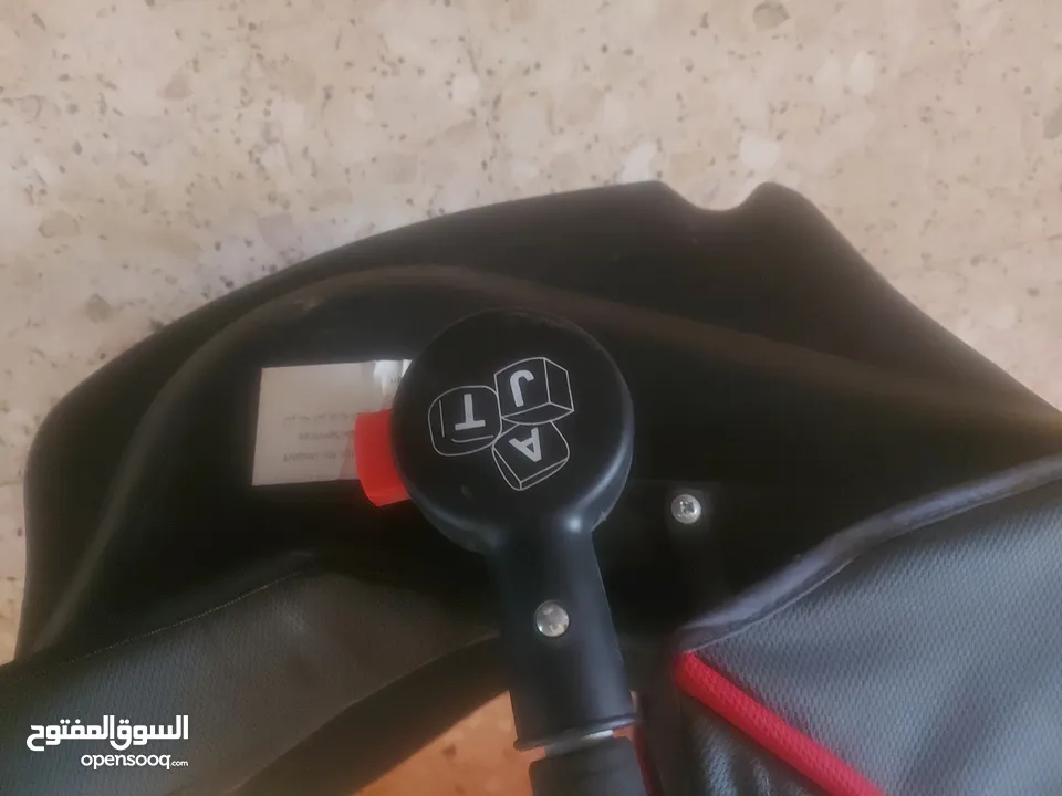 سحسيلة اطفال وكارسيت ومقعد طعام بحالة جيدة جدا بسعر مغري