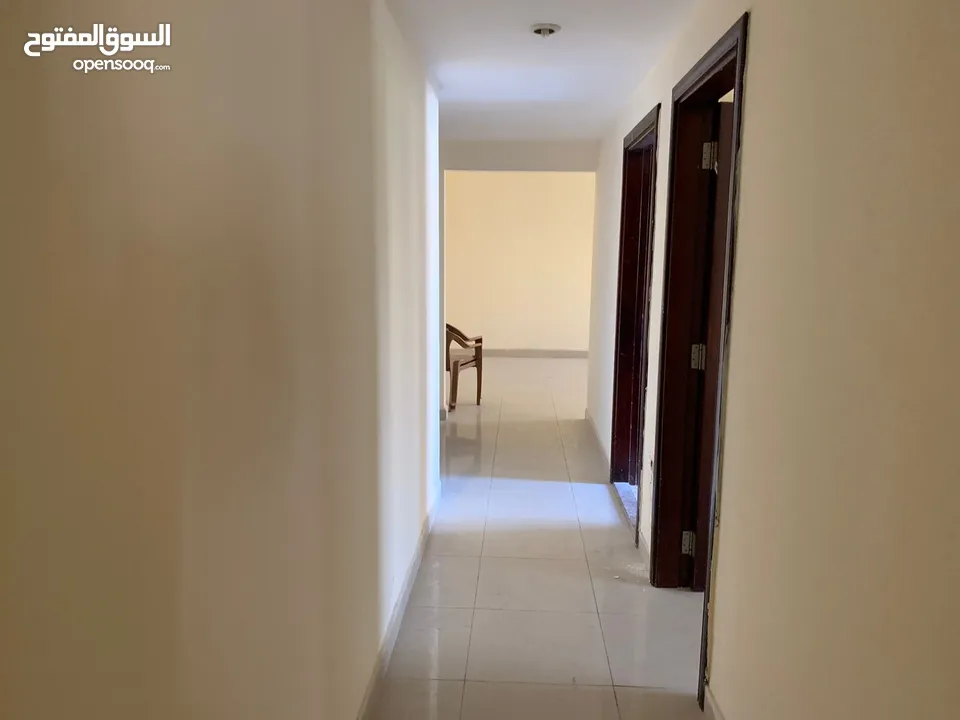 ابو علاء  3 غرف وصالة للايجار السنوي خزائن بالحائط بلكونه مساحة كبيرة جدا السعر مميز