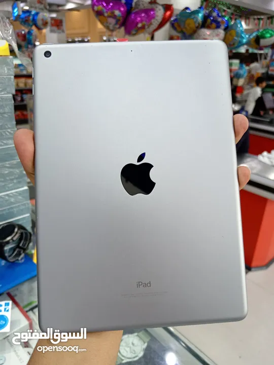 ايباد اصلي الجيل الخامس بحالة ممتازة     Ipad 5 32 GB wifi