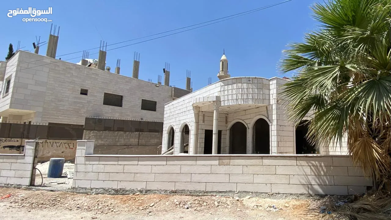 بيت مستقل شبه ڤيلا تصميم مميز في أفضل مناطق جاوا واصل جميع الخدمات بأقل من سعر التكلفة