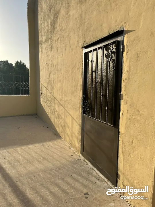 شقة للبيع في المهندسين 350 متر مربع طابق 3 مع روف كبير مميزة جداً من المالك