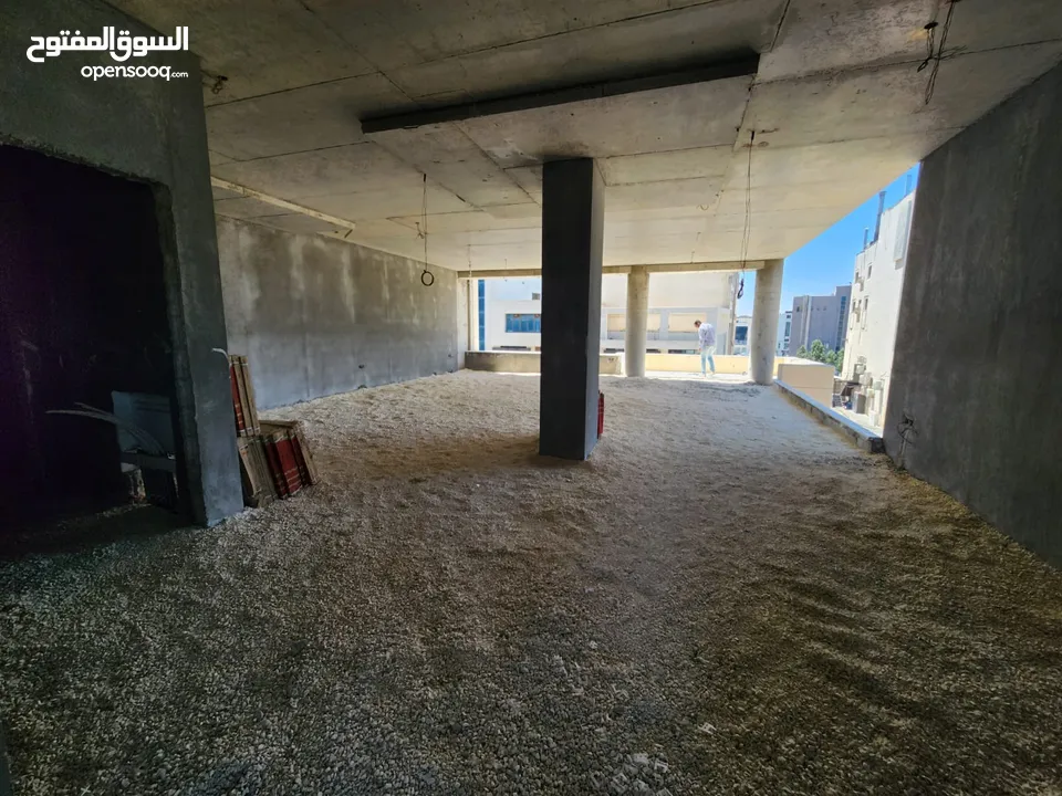 مكتب تجاري فاخر وبموقع مميز جدا للبيع في أفضل مواقع السابع   الرقم المرجعي :   4015