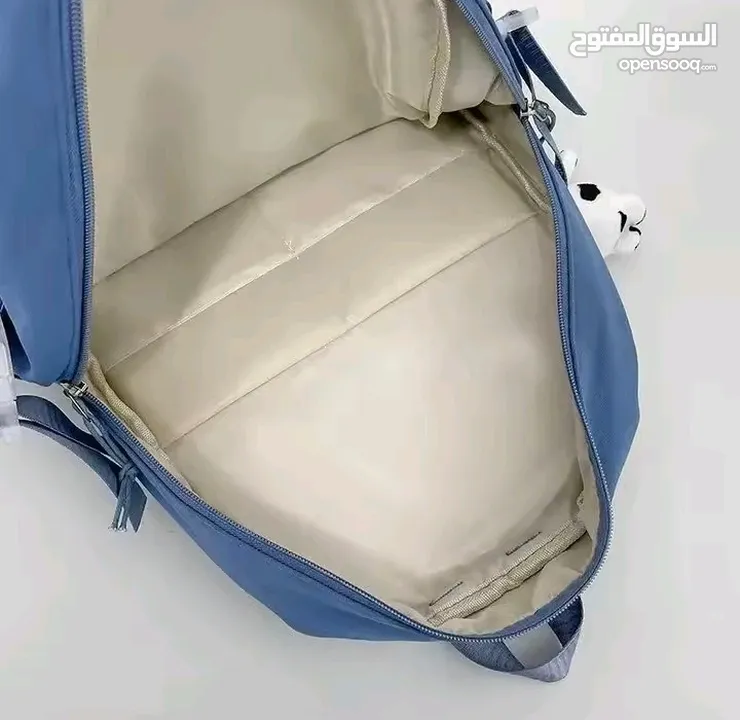 حقائب مدرسية ومتوفرة بجميع الألوان