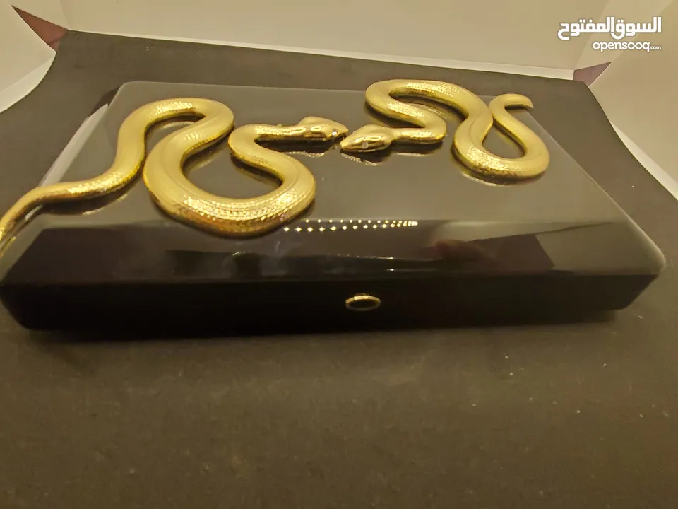 حقيبة كلاتش من ماركة كيليان ذا تمبتريس سوداء وراقيه ،Black Clutch The Temptress by Kilian