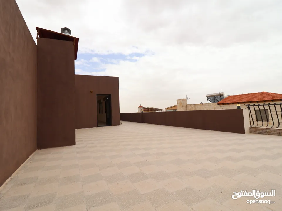 شقة دوبلكس طابق أخير مع روف مساحة (215)م الداخلي (100)م الخارجي في أرقى مناطق (أم حجير) شفا بدران