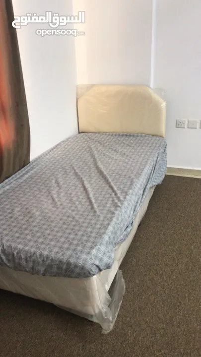 سرير مستعمل كامل