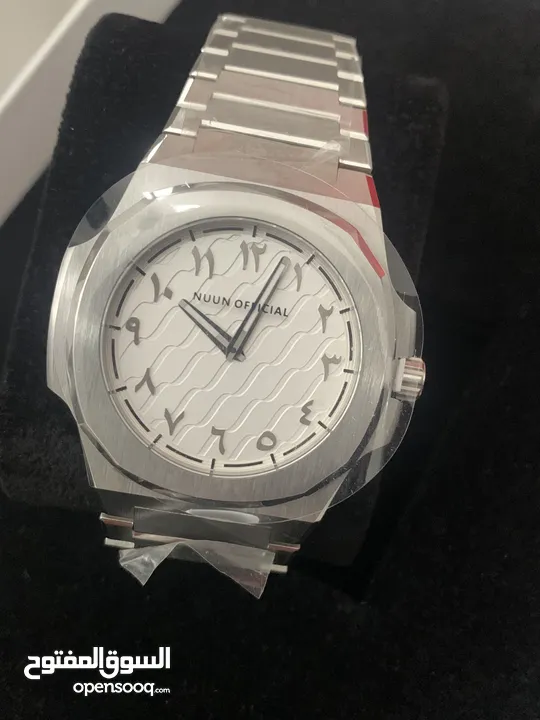 ساعة ماركة نوون للبيع
