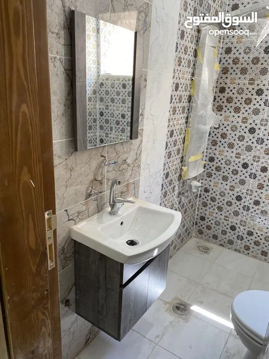 أسكانات الأساس - شقة ارضي فاخرة بتشطيبات مميزة للبيع - 155م - الزرقاء - ضاحية المدينة