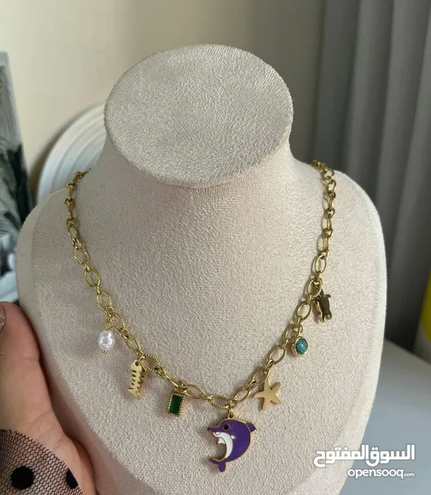 سوار ذهبي فاخر بتصميم أنيق ومميز