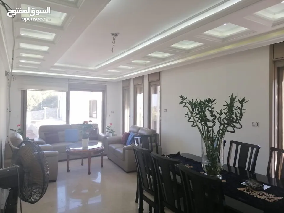 فيلا سكنيه بالسلط للبيع زي وادي الحمامرة واصل جميع الخدمات ومنطقة هادئة قريبة من الاسواق