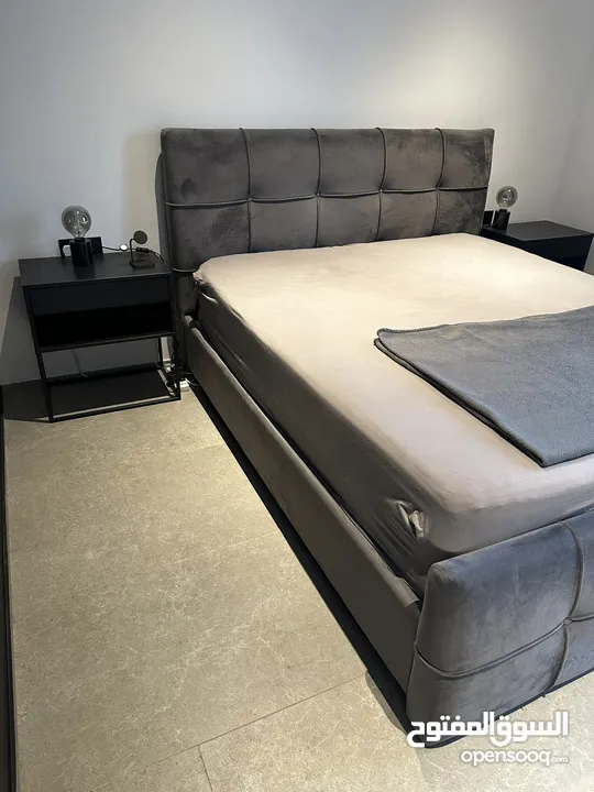 2 beds and 3 bed side tables