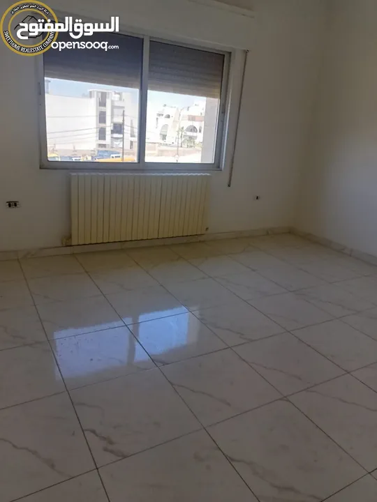 شقة طابقية مميزة للبيع في عبدون الشمالي  - خلف المركز العربي طابق ثاني 335م