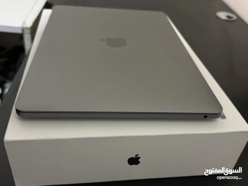 ماك بوك برو تاتش بار m2 256Gb الجهاز جدا نظيف
