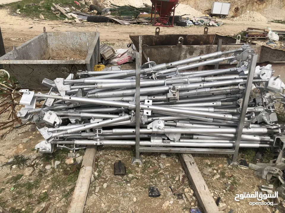 دعاسات شد حيطان (Scaffolding Screw Jacks) بحالة ممتازة للبيع