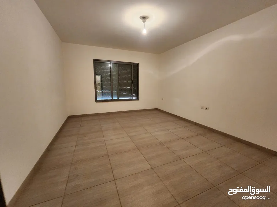 شقة فارغة للبيع في منطقة الدوار الرابع ( عدد 2 ) ref : 14339