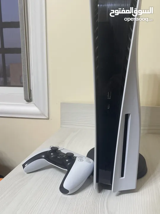 جهاز بليستيشن فايف(ps5) بحالة ممتازة  استخدام خفيف  نسخة الديسك(cd edition)  مع يد.