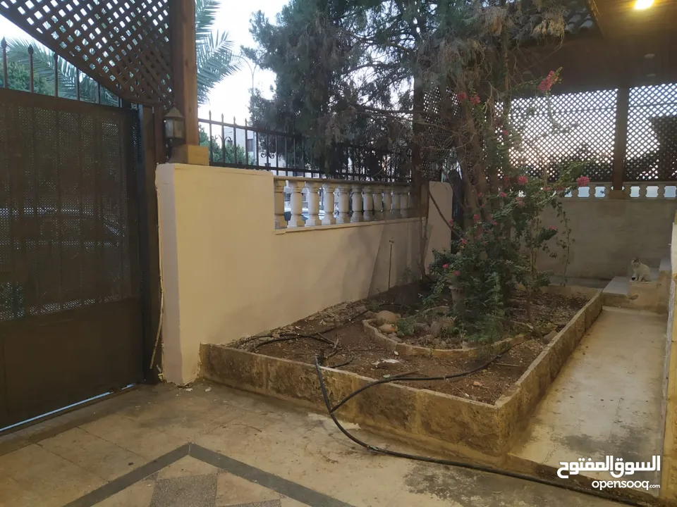 شقة أرضية للبيع بداعي السفر