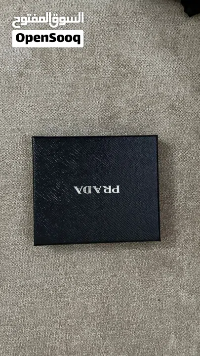 محفظة برادا أصلية زرقاء (جديدة لم تستعمل)