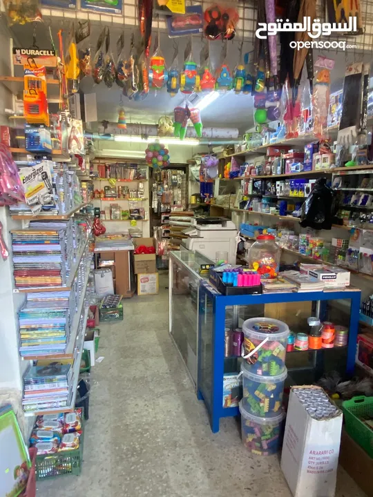 بضاعه مكتبه للبيع والمحل للإيجار