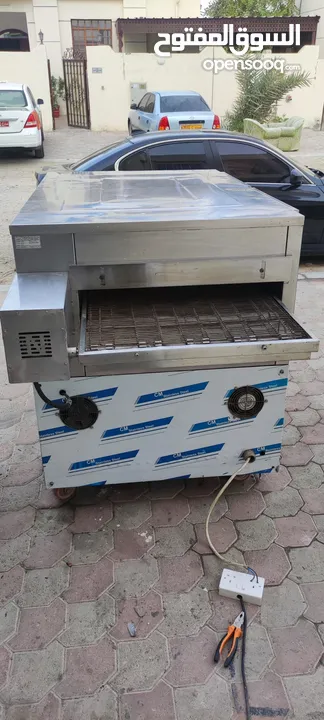 Automatic pizza oven