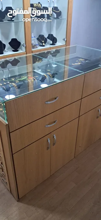 خزائن وبترين وطوله عرض للاكسسوارات