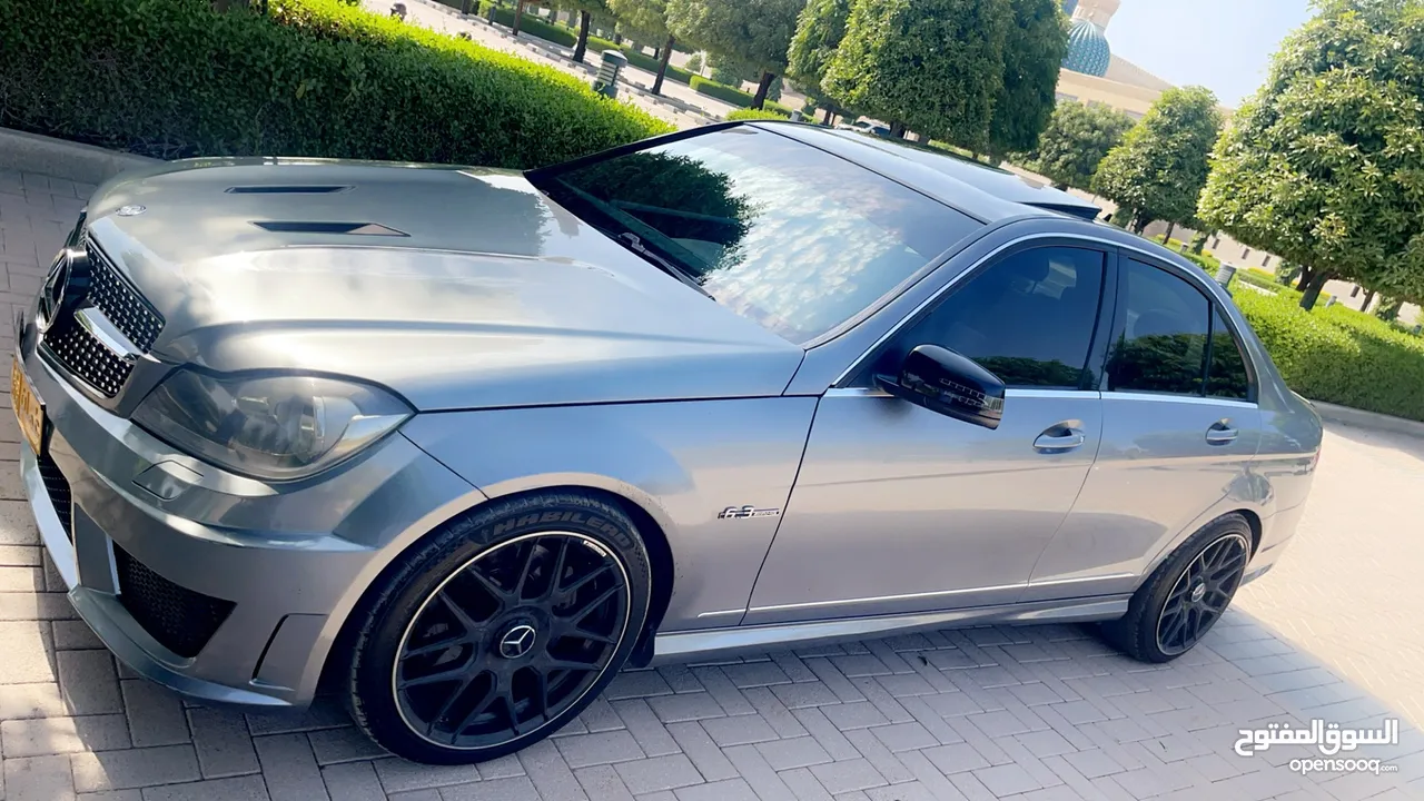 مرسيدس c300 محول تحويل كامل c63 بحالة الوكاله  بسعر مناسب