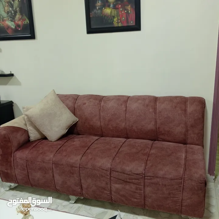 طقمين كنب مع 3قطع برادي و3قطع سجاد تركي