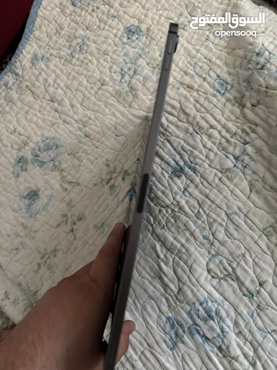 Ipad Air 5 generation  64GB بيجي فيه خط (cellular) بطارية 91%