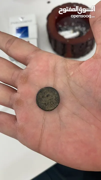 عملتين قديمات المعنيين