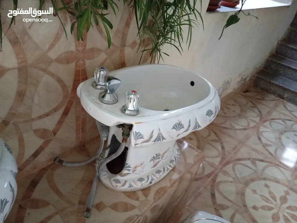 طقم حمام ملوكي مستخدم بحاله جيده جدا بكامل محتزياته