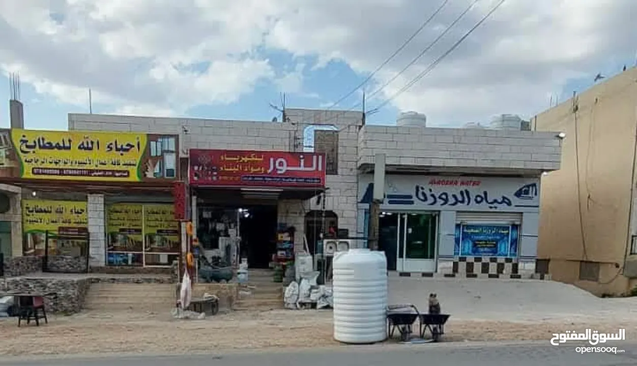 طابق ارضي تجاري ومحل بنفس المجمع للايجار