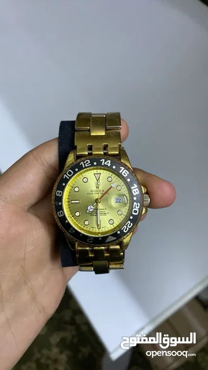 12  ساعه  منهم 4كوبي و 8 اصلي  2 جداد  6 مستعمل   كامل