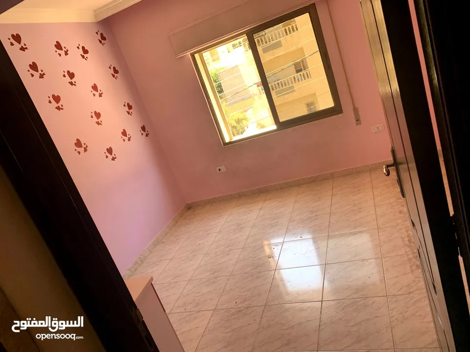شقة استثمارية مؤجرة بموقع مميز للبيع بداعي السفر