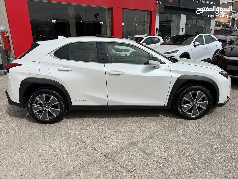 ليكزس UX300e كهربائية اعلى اضافات 2021
