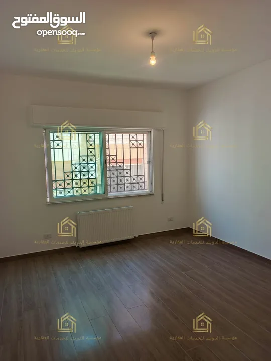 شقة مجددة - ام السماق - 3نوم - 190م - بلكونتين بإطلالــــه مميزة - قرب الخدمات العامة