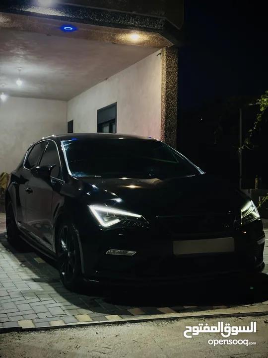 سيت ليون FR اسود فل ما عدا فتحة