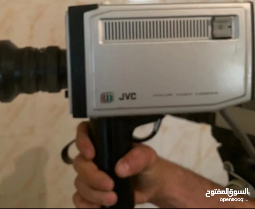 سينما قديمه شغةله 100% وكاميرا vfc وكاميرا هيتاشي مع كامل اغراضهم وثريات كريستال تحفه